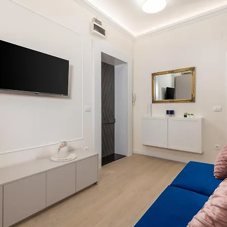 Pearl Apartment *